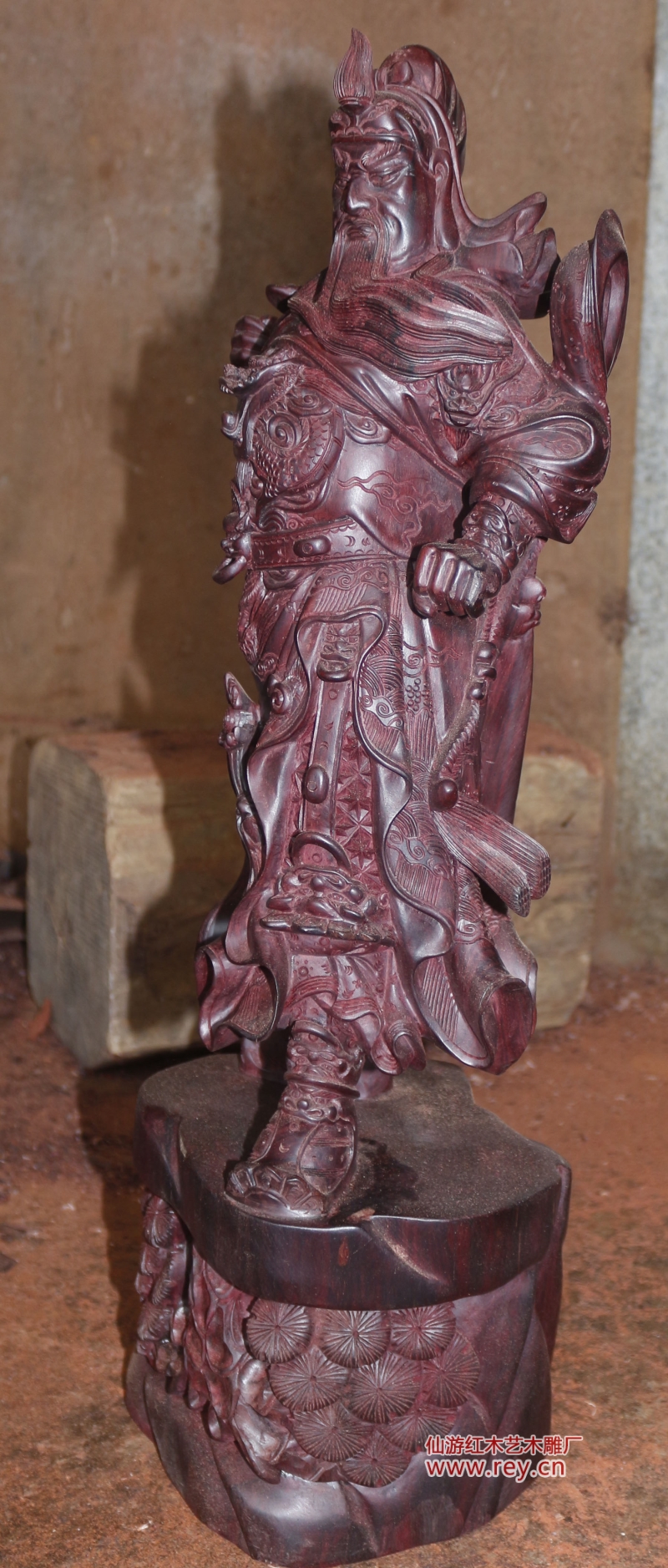 已打磨好的非洲紫檀木关公（关羽）雕像成品正面效果