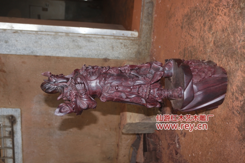 已打磨好的非洲紫檀木关公（关羽）雕像成品背面效果